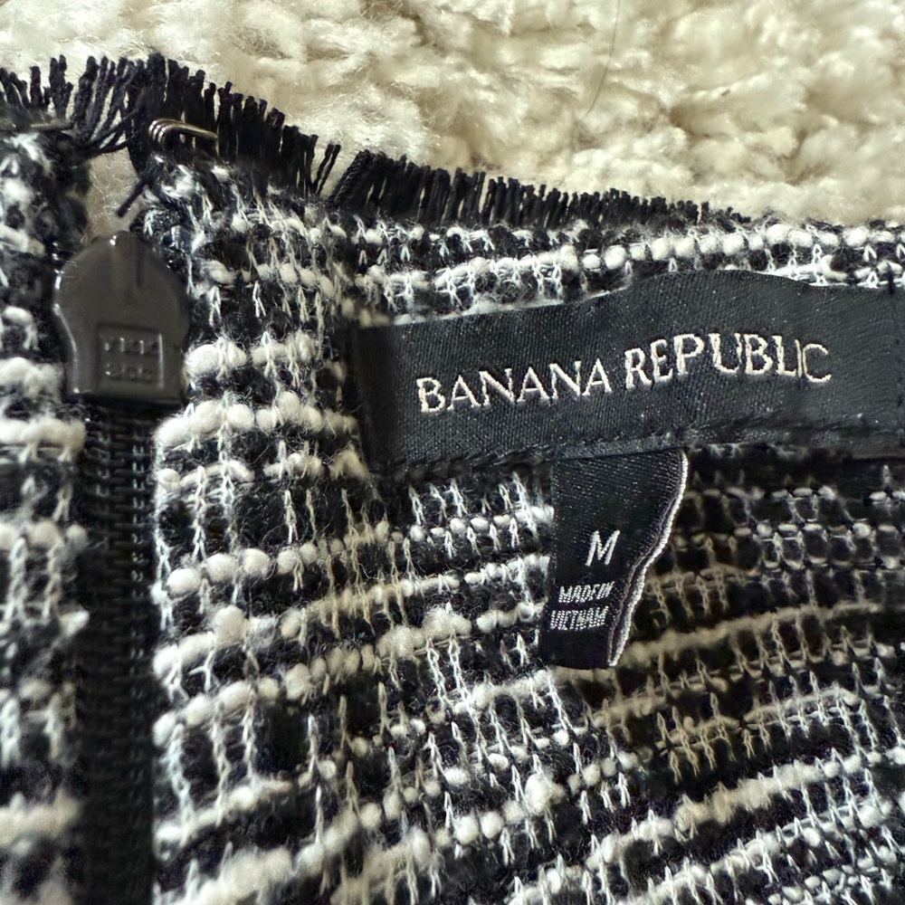 Banana Republic Chic Black and White Tweed Jacket - Picture 6 of 7